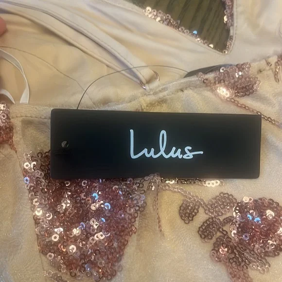 A Lulus floral party dress - Picture 4 of 6